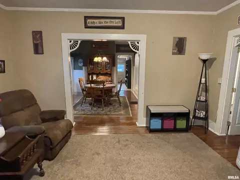 703 3rd St, Carmi, IL 62821 photo 2