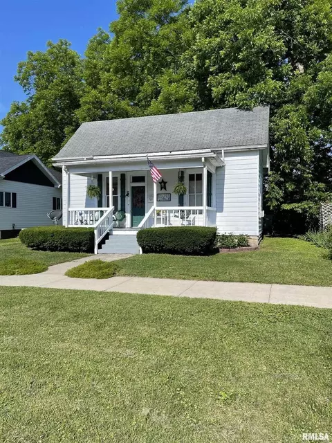 703 3rd St, Carmi, IL 62821 photo 1