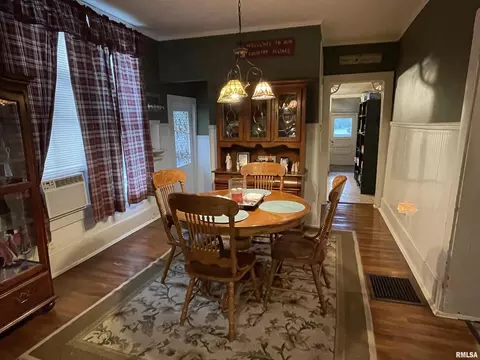 703 3rd St, Carmi, IL 62821 photo 3