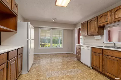 1209 Tanglewood Dr, Herrin, IL 62948 photo 12