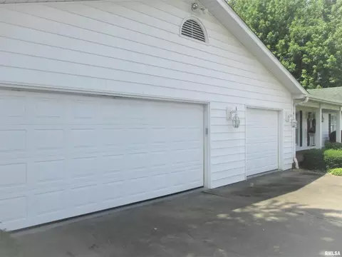 300 Bailey Ln, Benton, IL 62812 photo 2