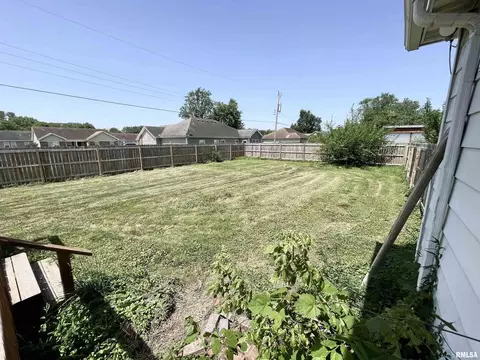 909 E 15th St, Centralia, IL 62801 photo 9
