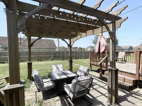 909 E 15th St, Centralia, IL 62801 photo 11