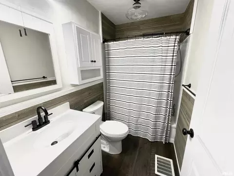 909 E 15th St, Centralia, IL 62801 photo 3