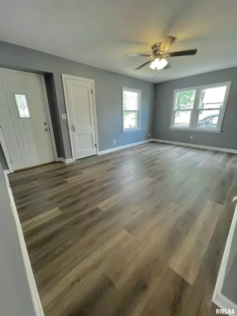 328 Jefferson Ave, Flora, IL 62839 photo 6