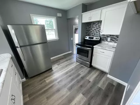 328 Jefferson Ave, Flora, IL 62839 photo 28