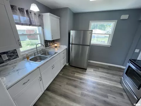 328 Jefferson Ave, Flora, IL 62839 photo 25