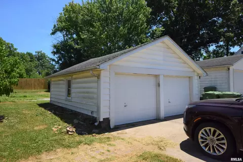 401 E 9th St, Johnston City, IL 62951 photo 5