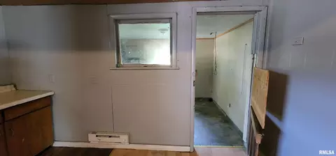 811 S Thomas St, Christopher, IL 62822 photo 13