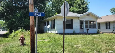 811 S Thomas St, Christopher, IL 62822 photo 2