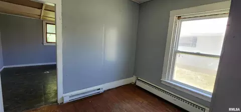 811 S Thomas St, Christopher, IL 62822 photo 17