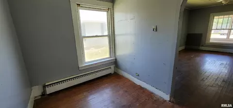 811 S Thomas St, Christopher, IL 62822 photo 18
