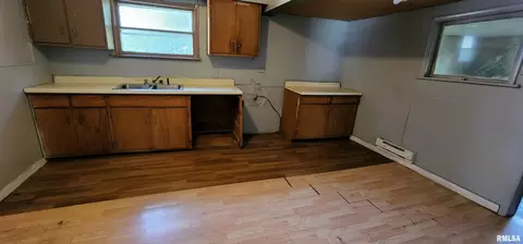 811 S Thomas St, Christopher, IL 62822 photo 12