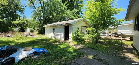 811 S Thomas St, Christopher, IL 62822 photo 4
