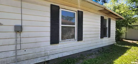 811 S Thomas St, Christopher, IL 62822 photo 7