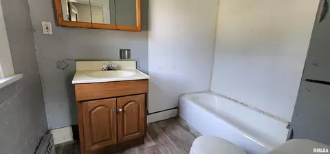 811 S Thomas St, Christopher, IL 62822 photo 21