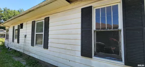 811 S Thomas St, Christopher, IL 62822 photo 6