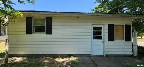 811 S Thomas St, Christopher, IL 62822 photo 5