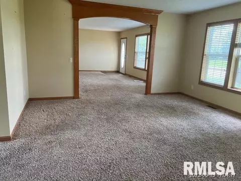 20407 Ewing Rd, Ewing, IL 62836 photo 2
