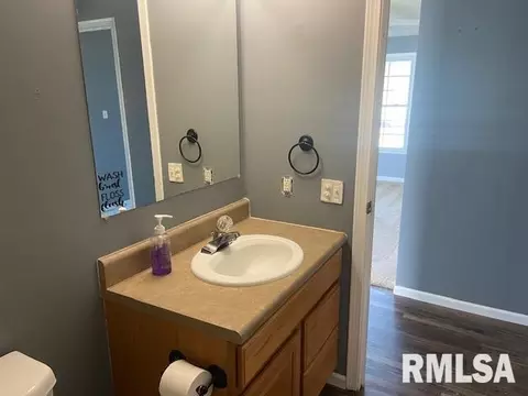 95 N College St, Ewing, IL 62836 photo 16