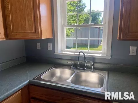 95 N College St, Ewing, IL 62836 photo 8