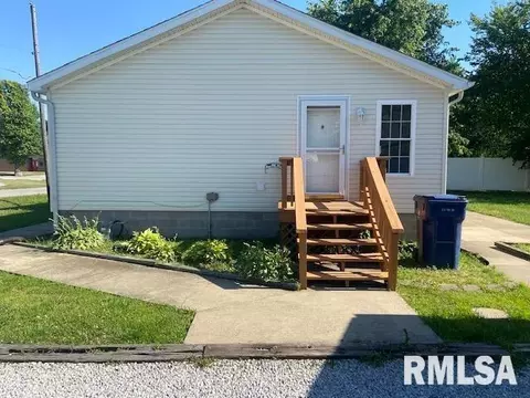 95 N College St, Ewing, IL 62836 photo 2