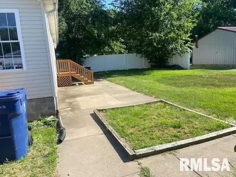 95 N College St, Ewing, IL 62836 photo 5