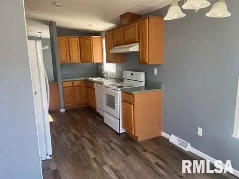 95 N College St, Ewing, IL 62836 photo 7