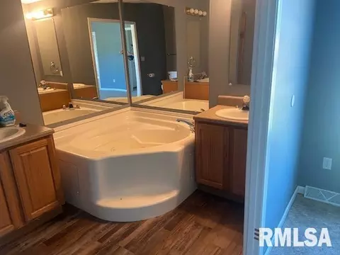 95 N College St, Ewing, IL 62836 photo 21