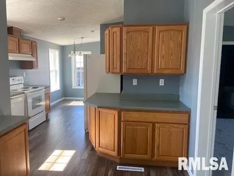 95 N College St, Ewing, IL 62836 photo 10