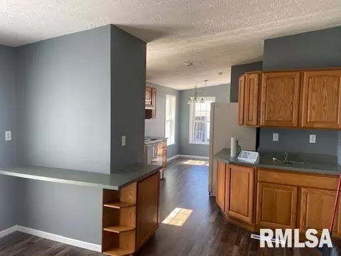95 N College St, Ewing, IL 62836 photo 11