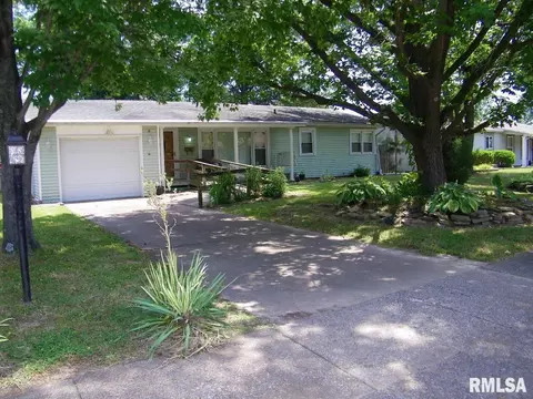 607 S Future St, Marion, IL 62959
