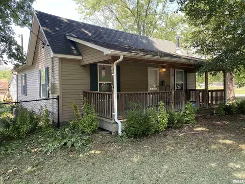 313 E 6th St, West Frankfort, IL 62896