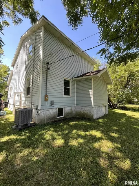 910 E Kell St, Centralia, IL 62801 photo 6