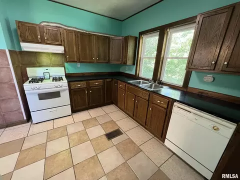 910 E Kell St, Centralia, IL 62801 photo 7