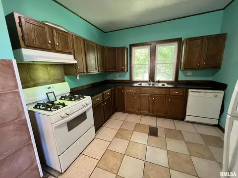 910 E Kell St, Centralia, IL 62801 photo 9