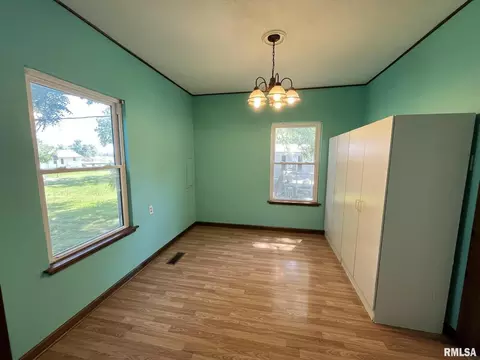 910 E Kell St, Centralia, IL 62801 photo 10