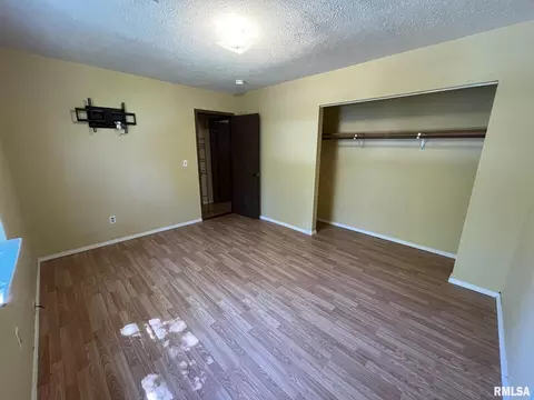910 E Kell St, Centralia, IL 62801 photo 22