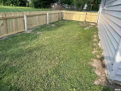 1319 S Elm St, Centralia, IL 62801 photo 11