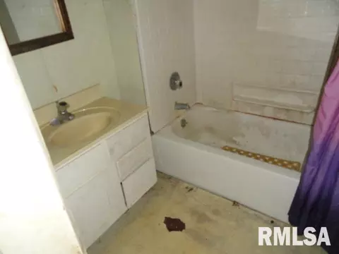 817 E Noleman St, Centralia, IL 62801 photo 3