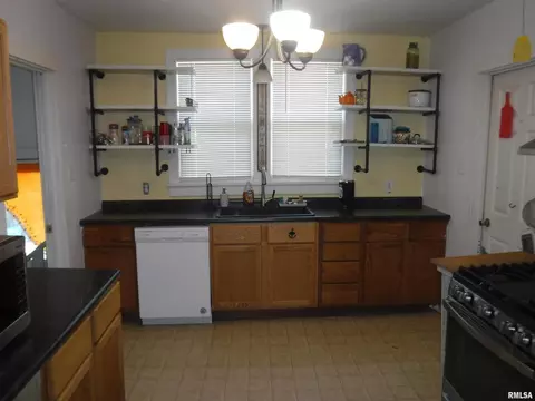 2143 N Cedar Ave, Salem, IL 62881 photo 10