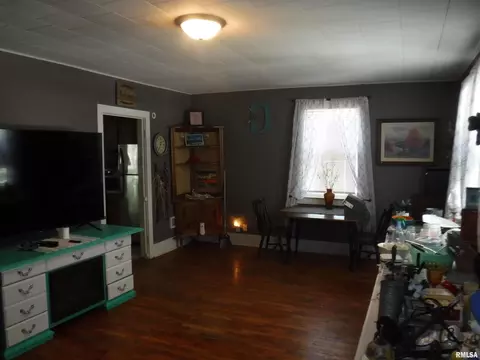 2143 N Cedar Ave, Salem, IL 62881 photo 2