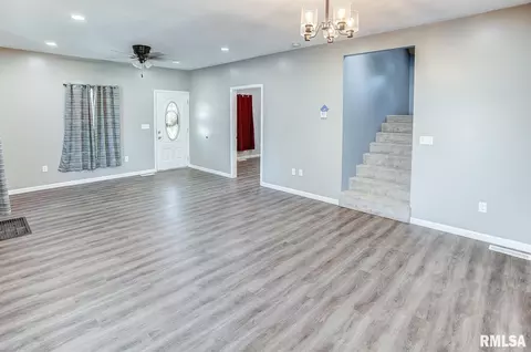 407 E Main St, Steeleville, IL 62288 photo 9