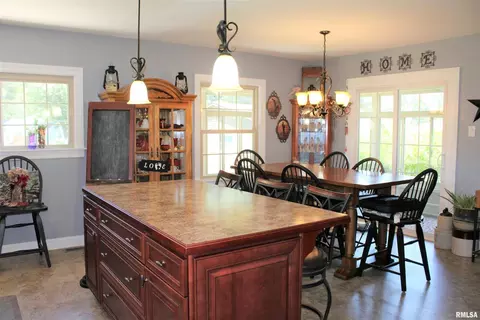 6 W Orchard Dr, Centralia, IL 62801 photo 5