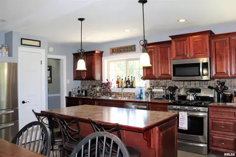 6 W Orchard Dr, Centralia, IL 62801 photo 4