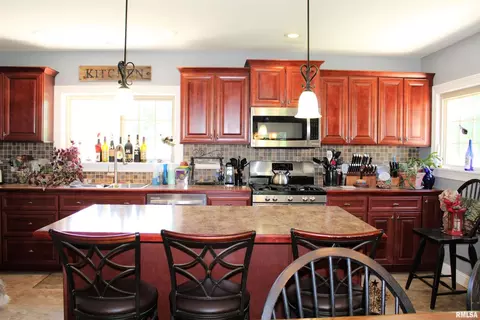 6 W Orchard Dr, Centralia, IL 62801 photo 3