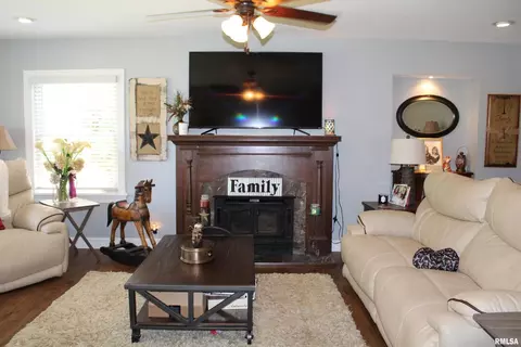 6 W Orchard Dr, Centralia, IL 62801 photo 11