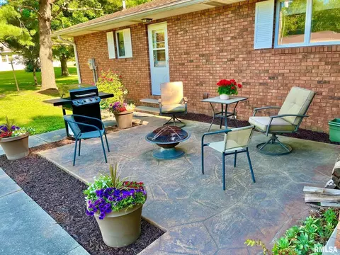 700 E Callie St, Sesser, IL 62884 photo 7