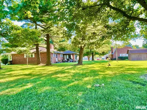 700 E Callie St, Sesser, IL 62884 photo 4