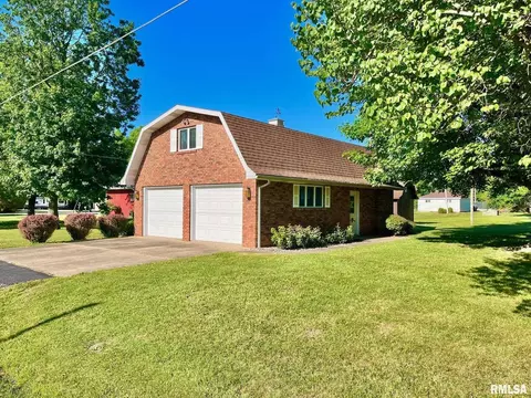 700 E Callie St, Sesser, IL 62884 photo 3